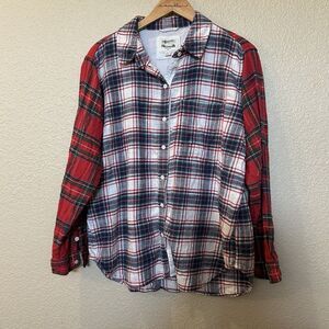 American Eagle Two Tone Flannel Button Down Womens Medium‎ Red And Blue